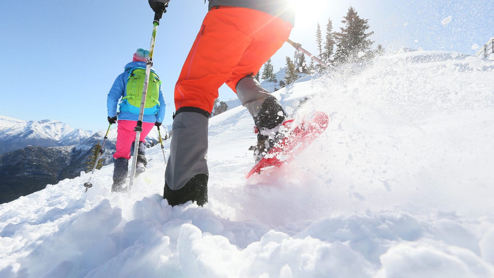 Schneeschuhlaufen in Kanadas Puderschnee.